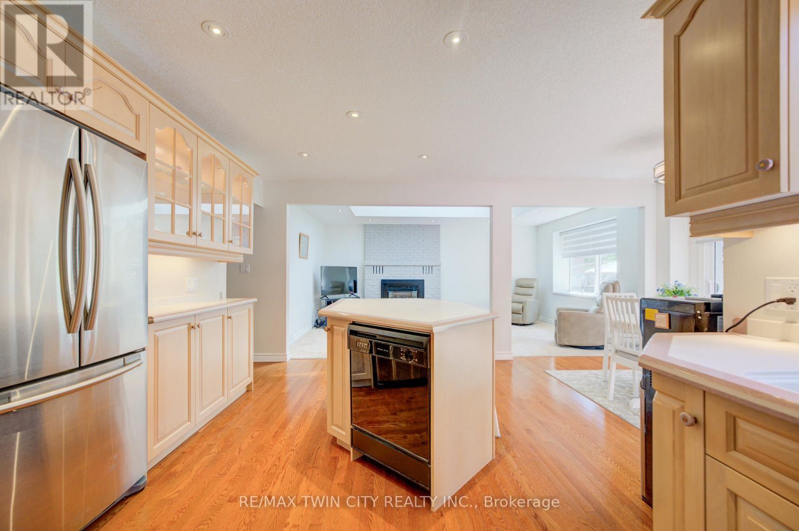54 Stonegate Drive, Kitchener, Ontario  N2A 2Z1 - Photo 13 - X13501504