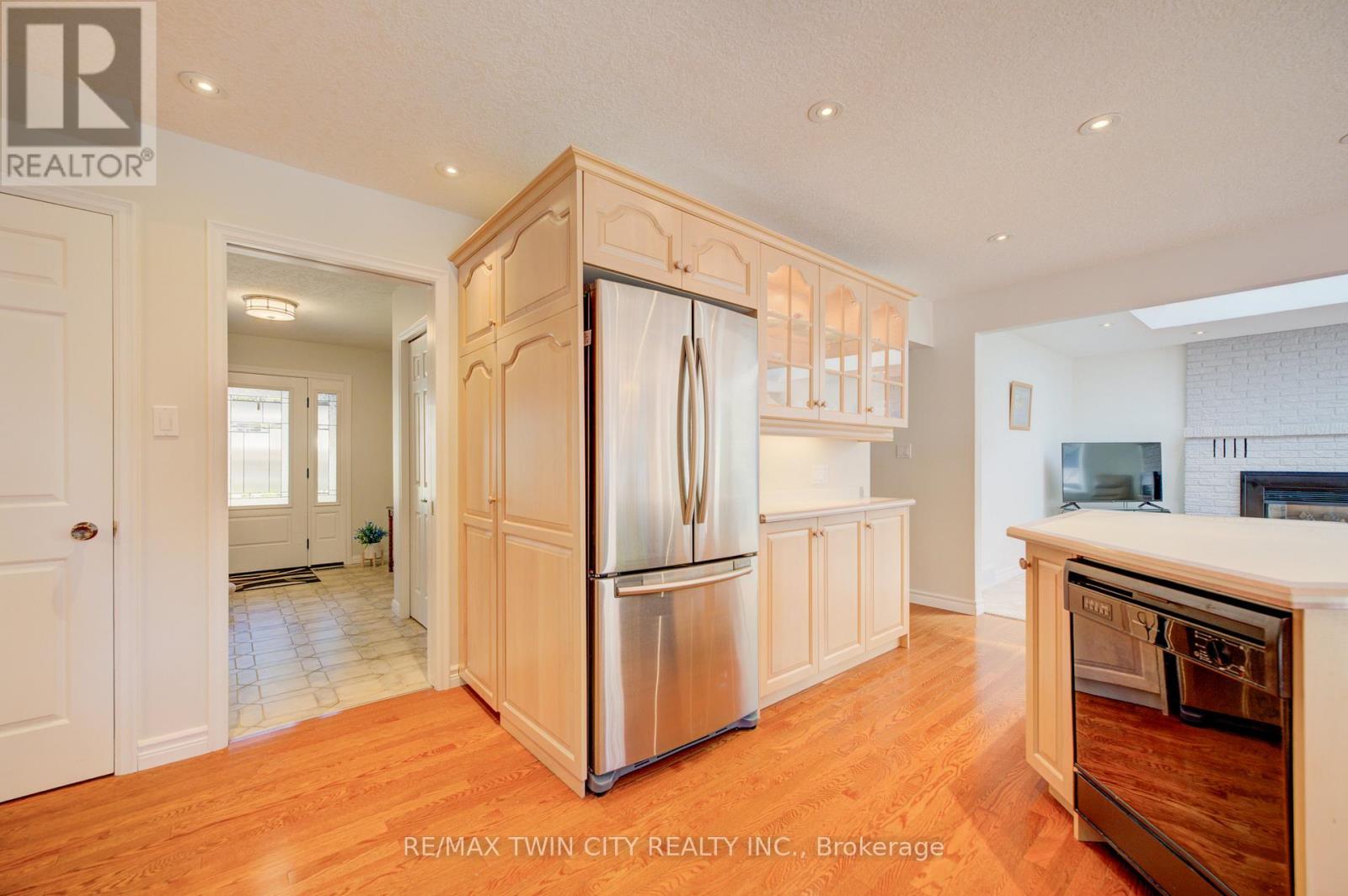 54 Stonegate Drive, Kitchener, Ontario  N2A 2Z1 - Photo 14 - X13501504