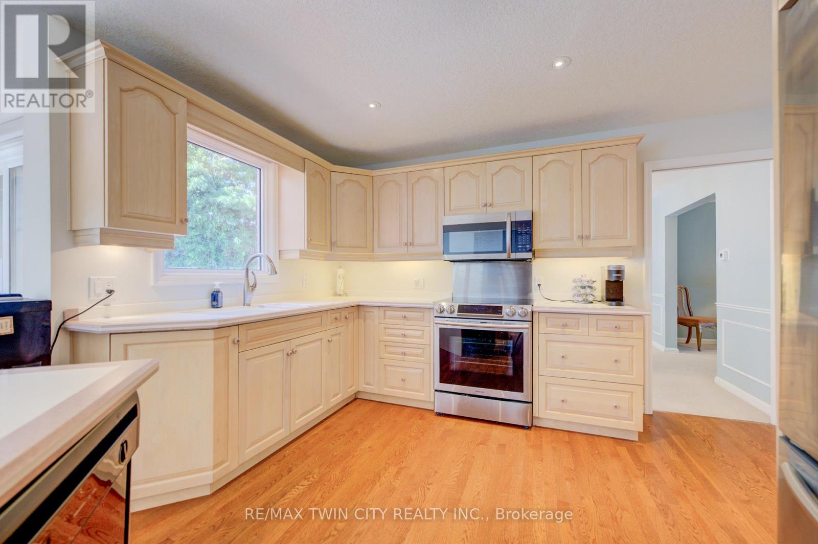 54 Stonegate Drive, Kitchener, Ontario  N2A 2Z1 - Photo 15 - X13501504