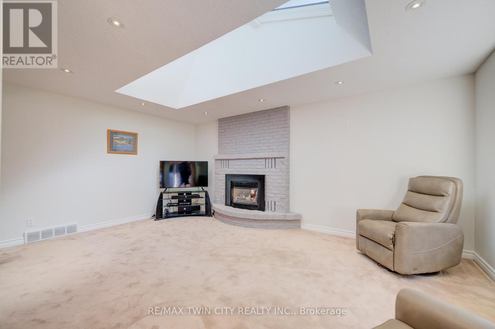 54 Stonegate Drive, Kitchener, Ontario  N2A 2Z1 - Photo 19 - X13501504
