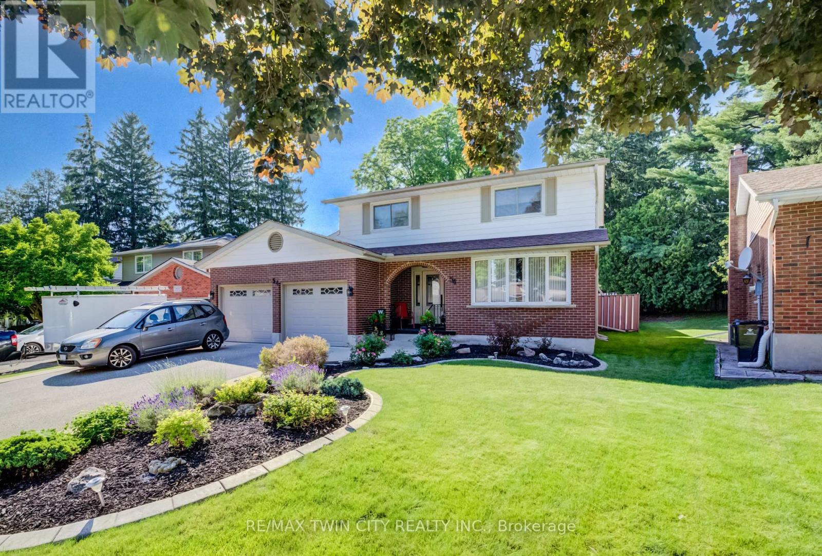 54 Stonegate Drive, Kitchener, Ontario  N2A 2Z1 - Photo 2 - X13501504