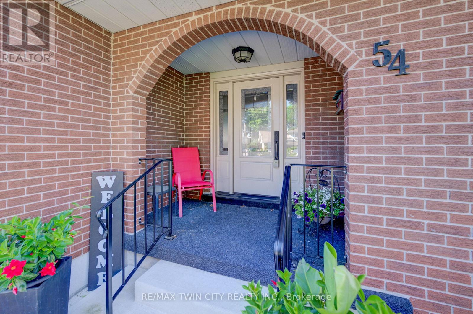 54 Stonegate Drive, Kitchener, Ontario  N2A 2Z1 - Photo 3 - X13501504