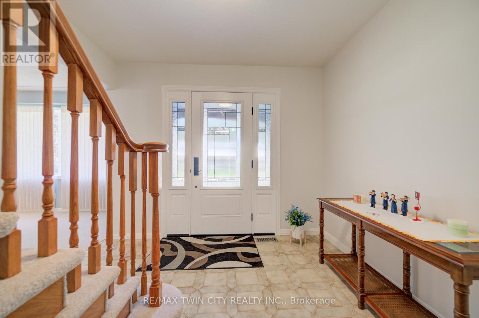 54 Stonegate Drive, Kitchener, Ontario  N2A 2Z1 - Photo 5 - X13501504