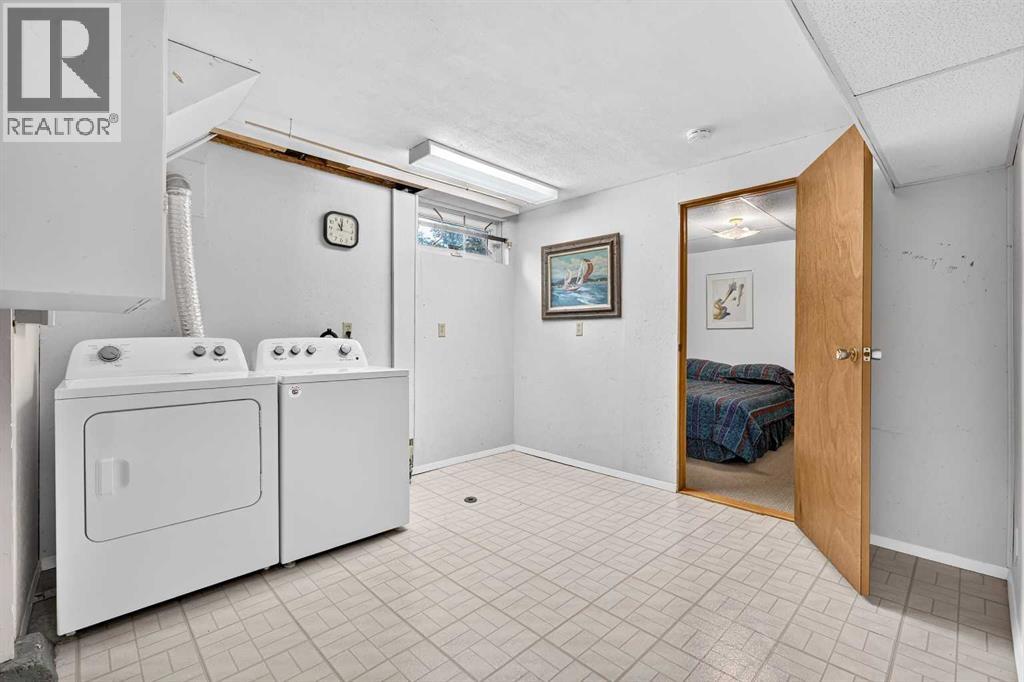 3227 Collingwood Drive NW, Calgary, Alberta  T2L 0R7 - Photo 32 - A2323819