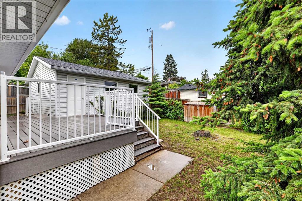 3227 Collingwood Drive NW, Calgary, Alberta  T2L 0R7 - Photo 37 - A2323819