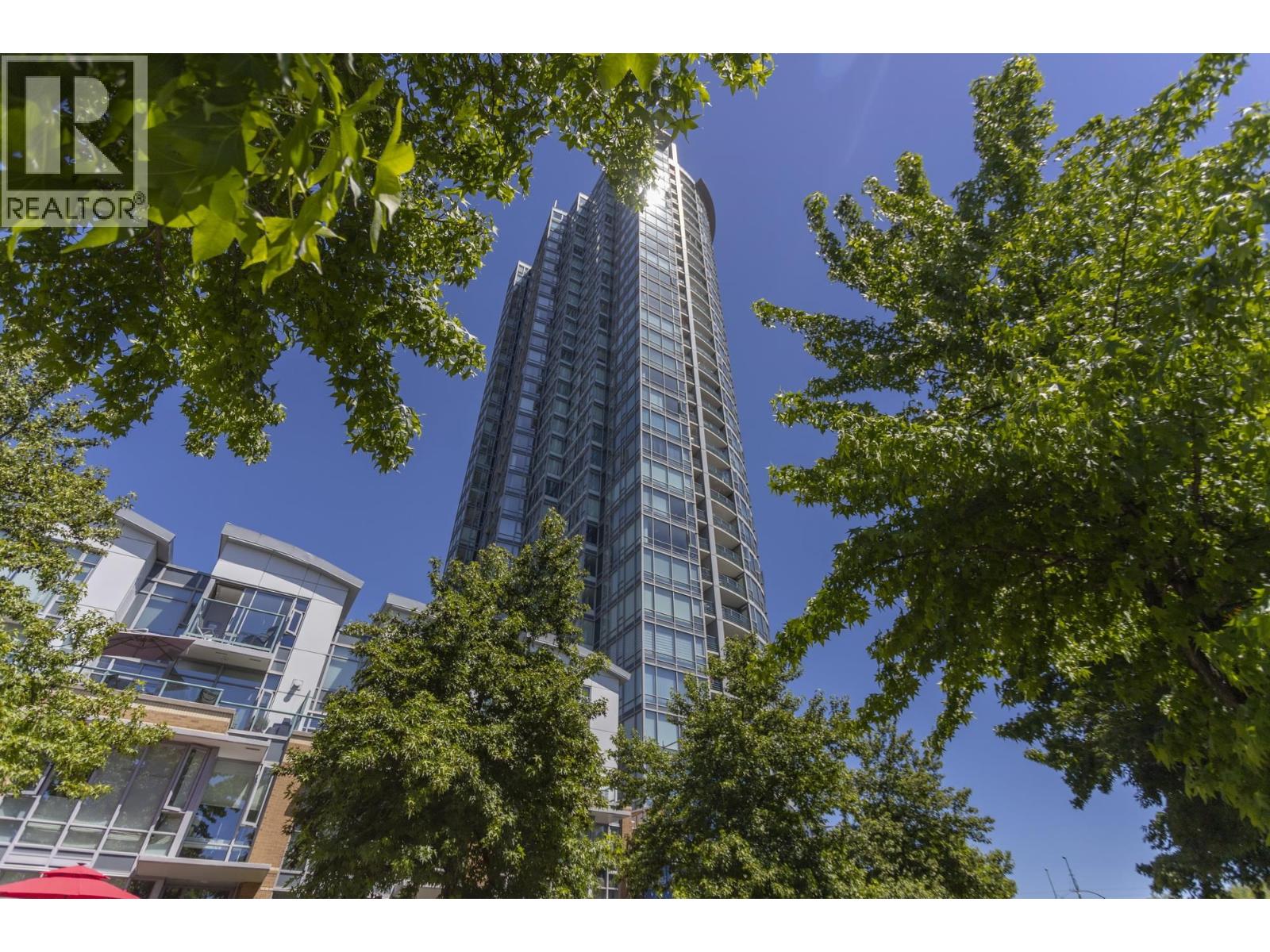 2505 1033 MARINASIDE CRESCENT
