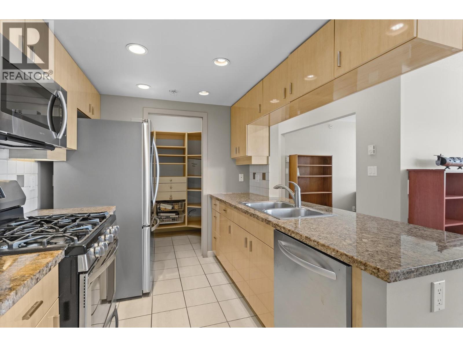 2505 1033 Marinaside Crescent, Vancouver, British Columbia  V6Z 3A3 - Photo 8 - R3140791