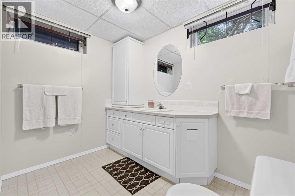 3227 Collingwood Drive NW, Calgary, Alberta  T2L 0R7 - Photo 35 - A2323819