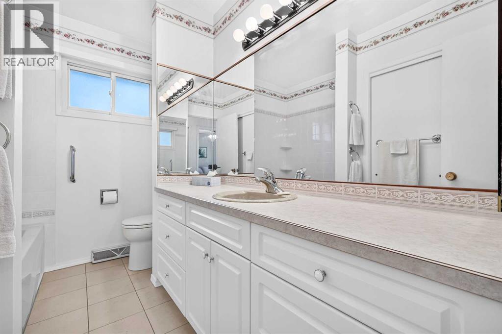 3227 Collingwood Drive NW, Calgary, Alberta  T2L 0R7 - Photo 26 - A2323819