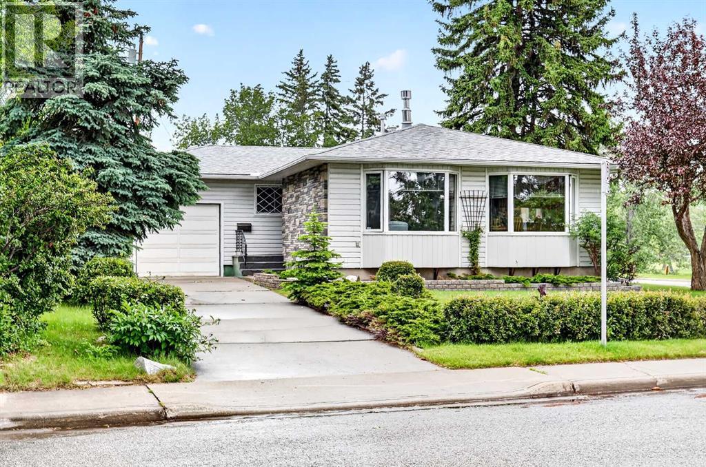 3227 Collingwood Drive NW, Calgary, Alberta  T2L 0R7 - Photo 2 - A2323819