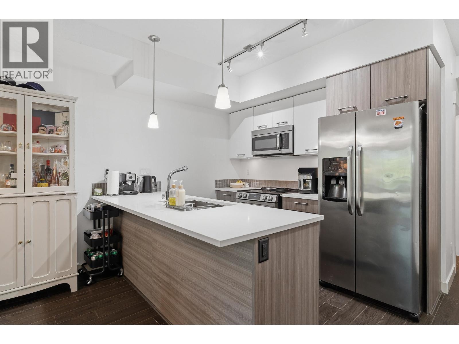 206 2214 KELLY AVENUE, port coquitlam, British Columbia