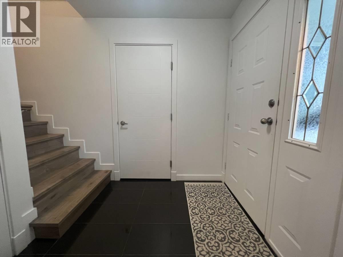 Upper 23422 Sandpiper Ave, Maple Ridge, British Columbia  V2X 9M3 - Photo 4 - R3140835