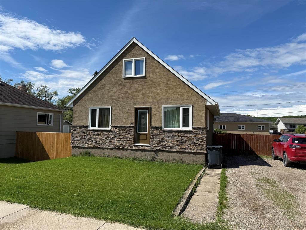 43 2nd Avenue SW, Minnedosa, Manitoba  R0J 1E0 - Photo 0 - 202615043