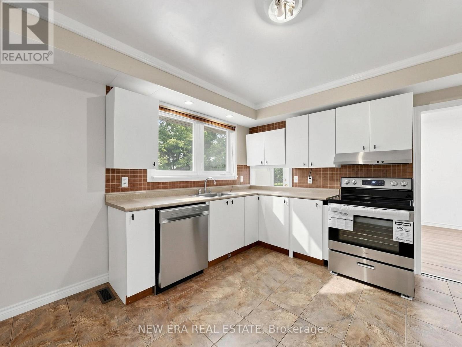 20543 Leslie Street, East Gwillimbury (Queensville), Ontario  L0L 1R0 - Photo 15 - N13501878