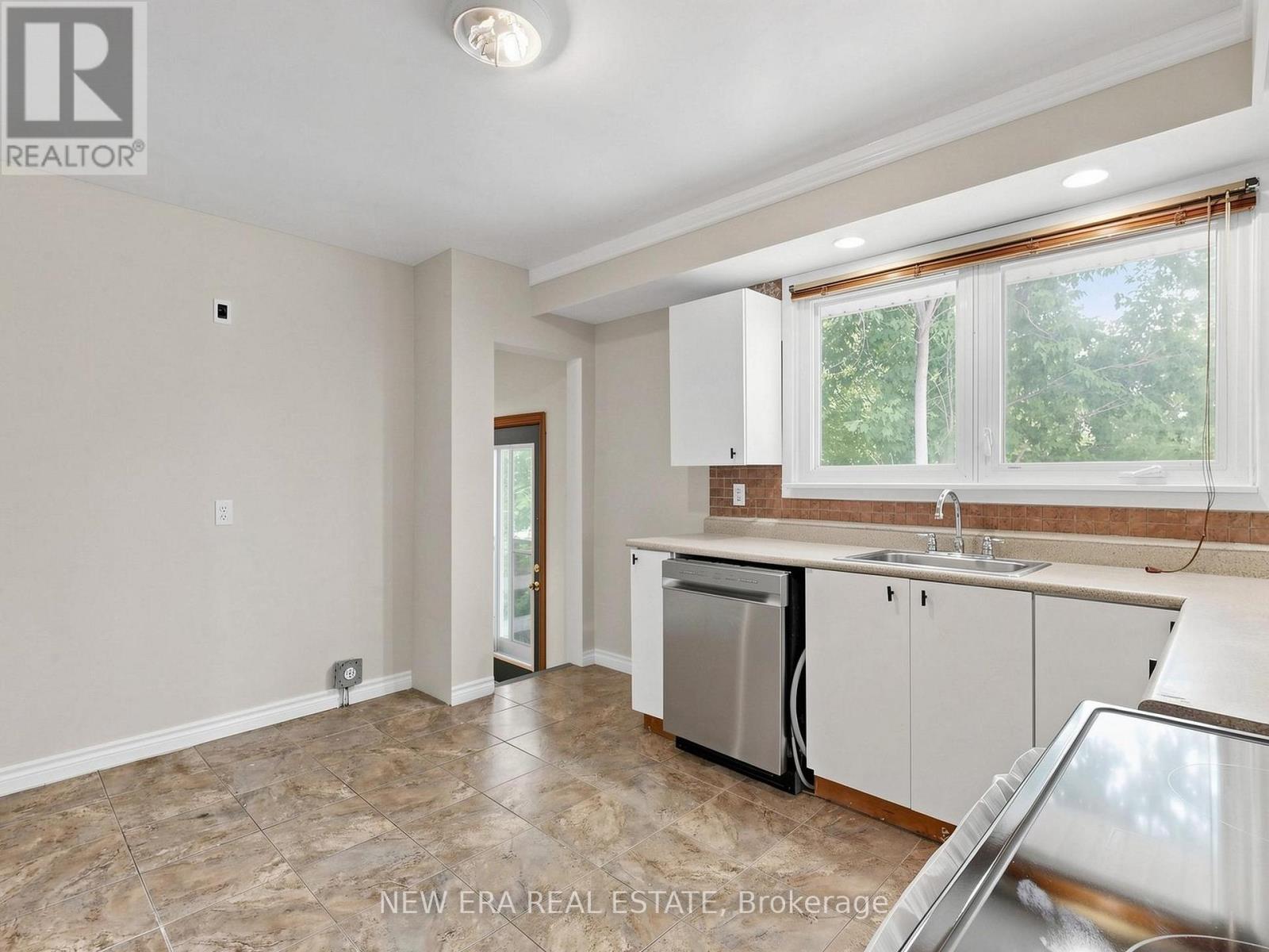 20543 Leslie Street, East Gwillimbury (Queensville), Ontario  L0L 1R0 - Photo 16 - N13501878