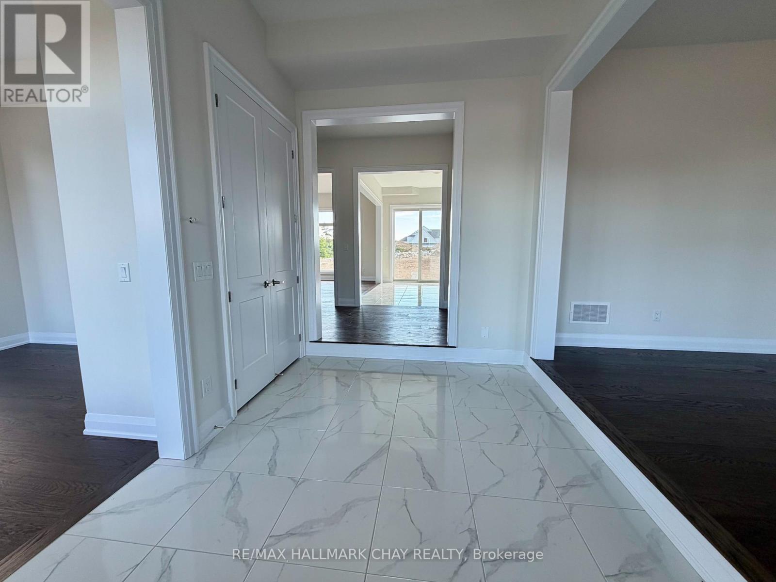 2 Pinetree Drive, Oro-Medonte, Ontario  L0L 2L0 - Photo 6 - S13501864