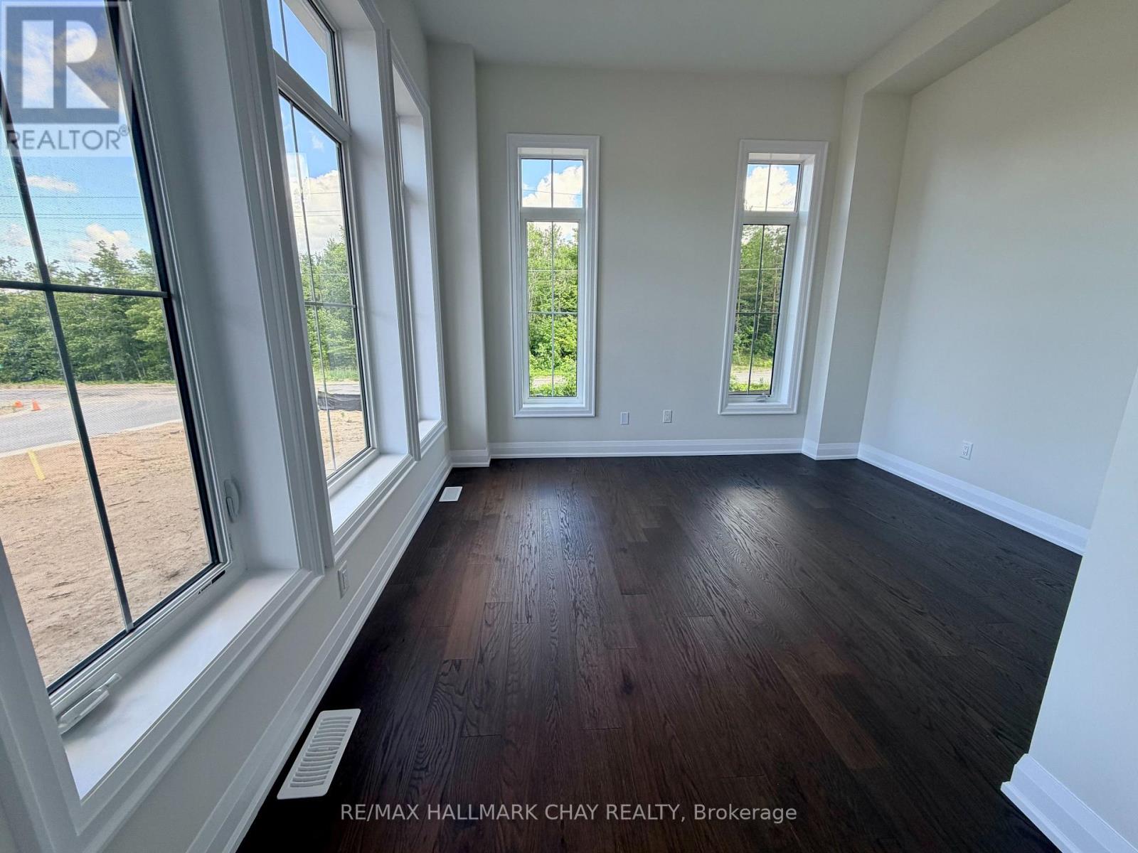 2 Pinetree Drive, Oro-Medonte, Ontario  L0L 2L0 - Photo 7 - S13501864