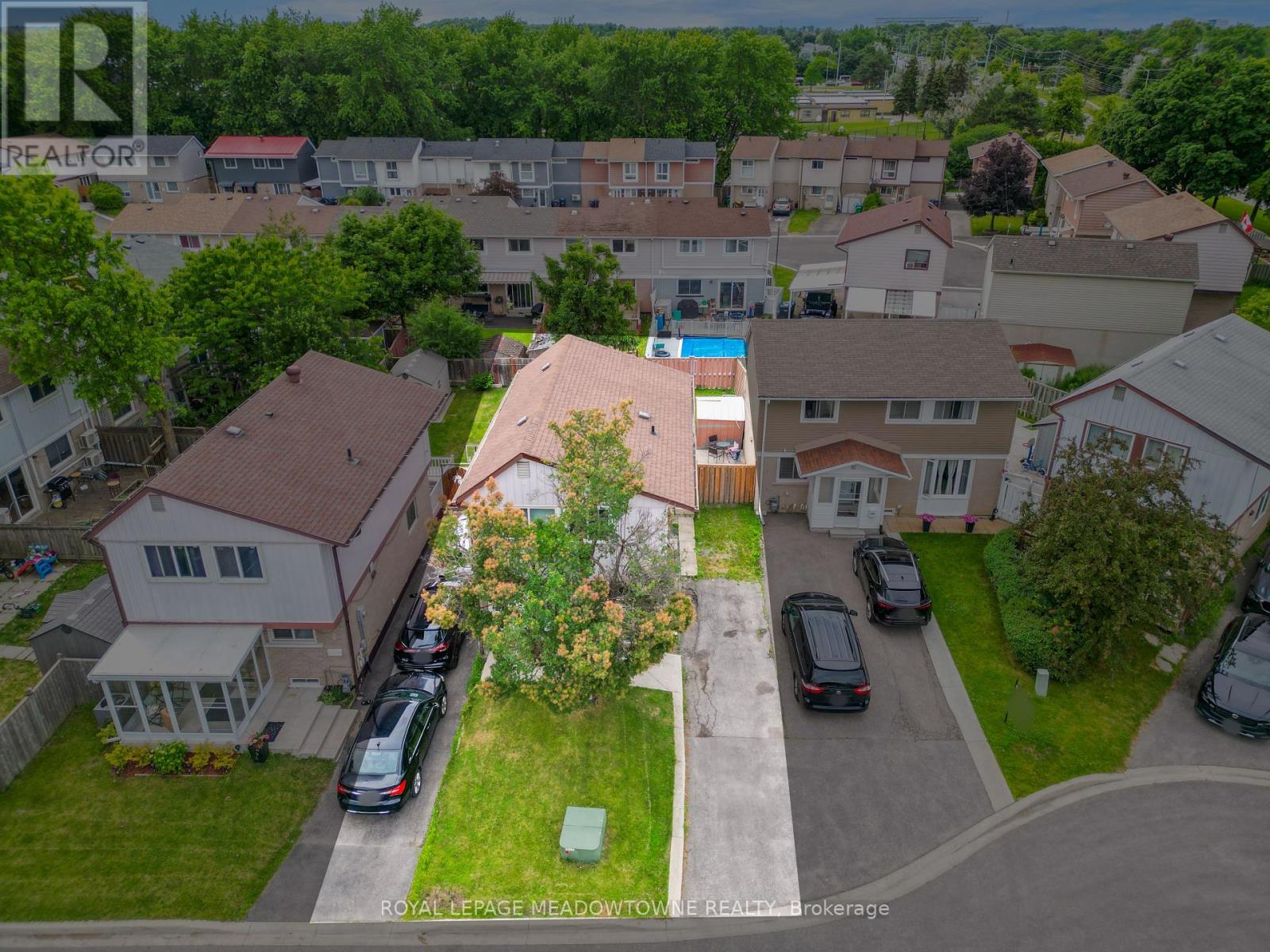 9 Hardcastle Court, Brampton, Ontario  L6S 2B2 - Photo 2 - W13501804