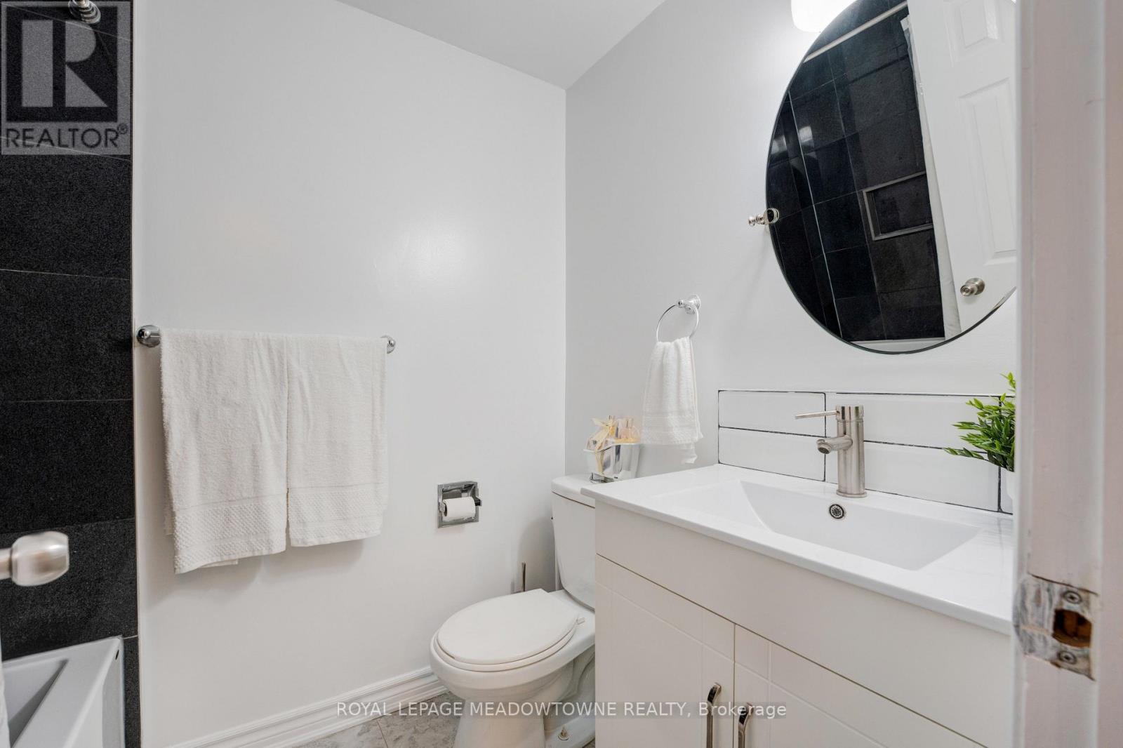 9 Hardcastle Court, Brampton, Ontario  L6S 2B2 - Photo 22 - W13501804