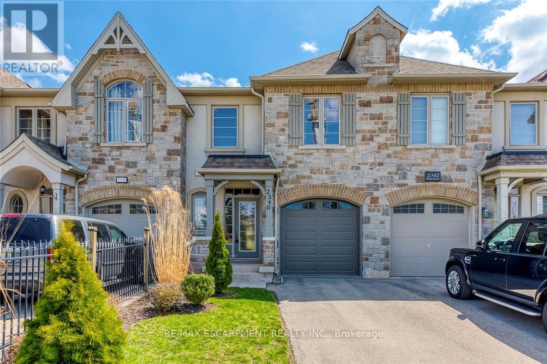 2340 WHISTLING SPRINGS CRESCENT, Oakville, Ontario