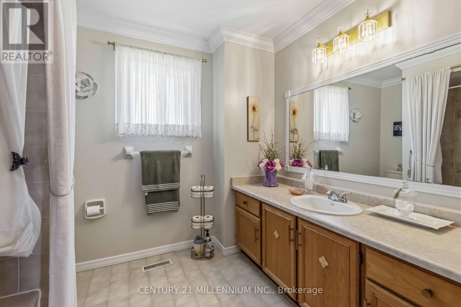 83 Sunforest Drive, Brampton, Ontario  L6Z 2W3 - Photo 18 - W13501838