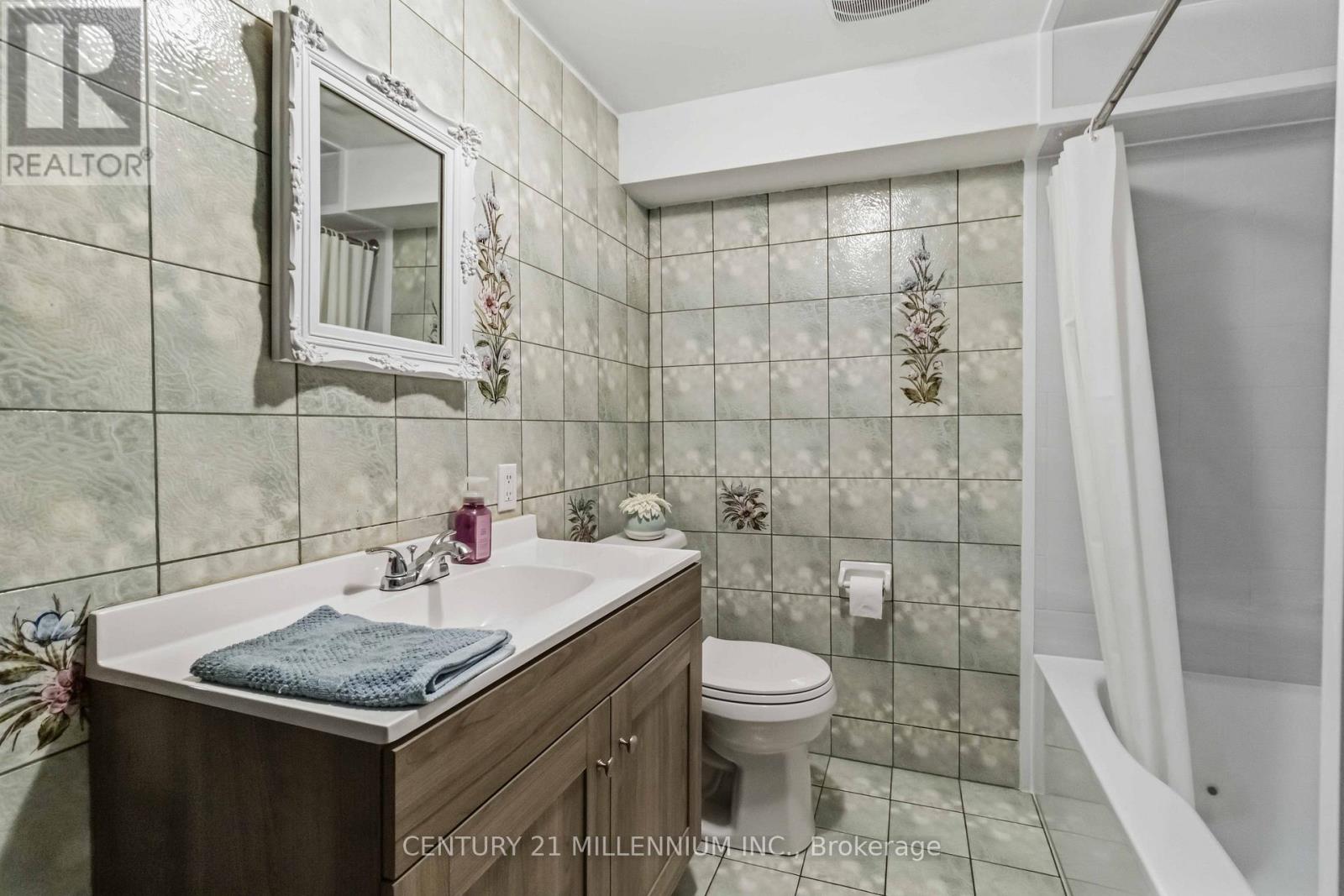 83 Sunforest Drive, Brampton, Ontario  L6Z 2W3 - Photo 35 - W13501838