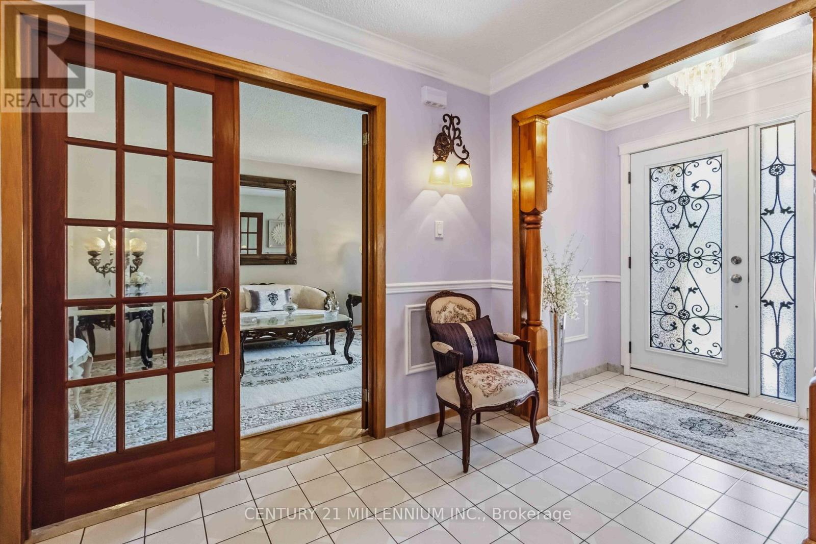 83 Sunforest Drive, Brampton, Ontario  L6Z 2W3 - Photo 4 - W13501838