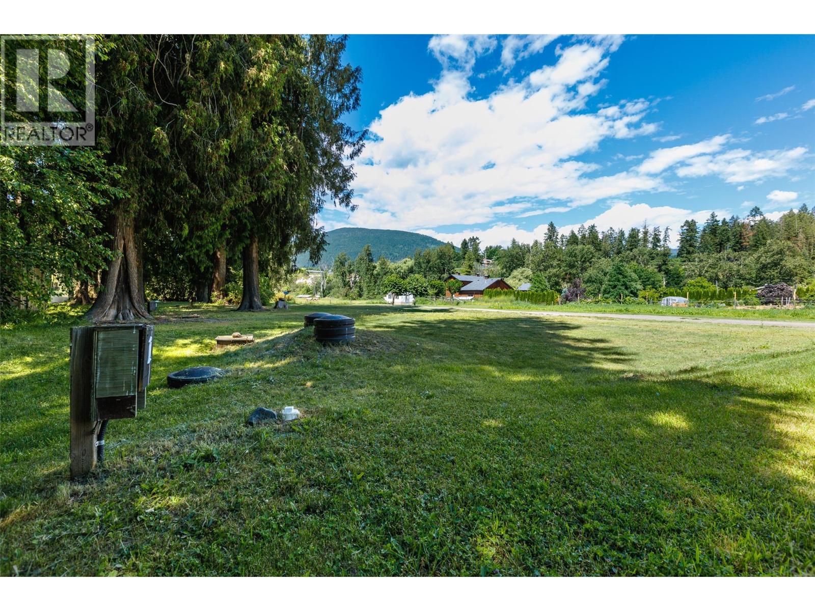 516 Goat River Road S, Creston, British Columbia  V0B 1G1 - Photo 4 - 10389280