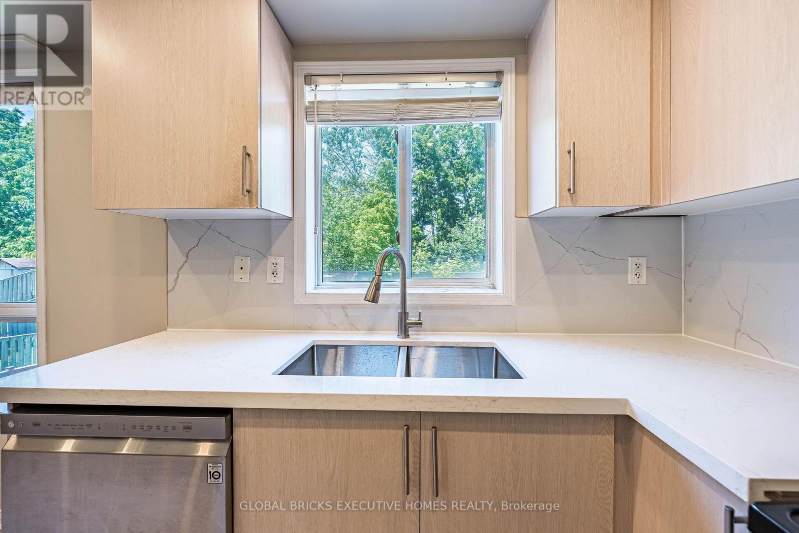 124 Conn Smythe Drive, Toronto, Ontario  M1J 3P5 - Photo 11 - E13501942