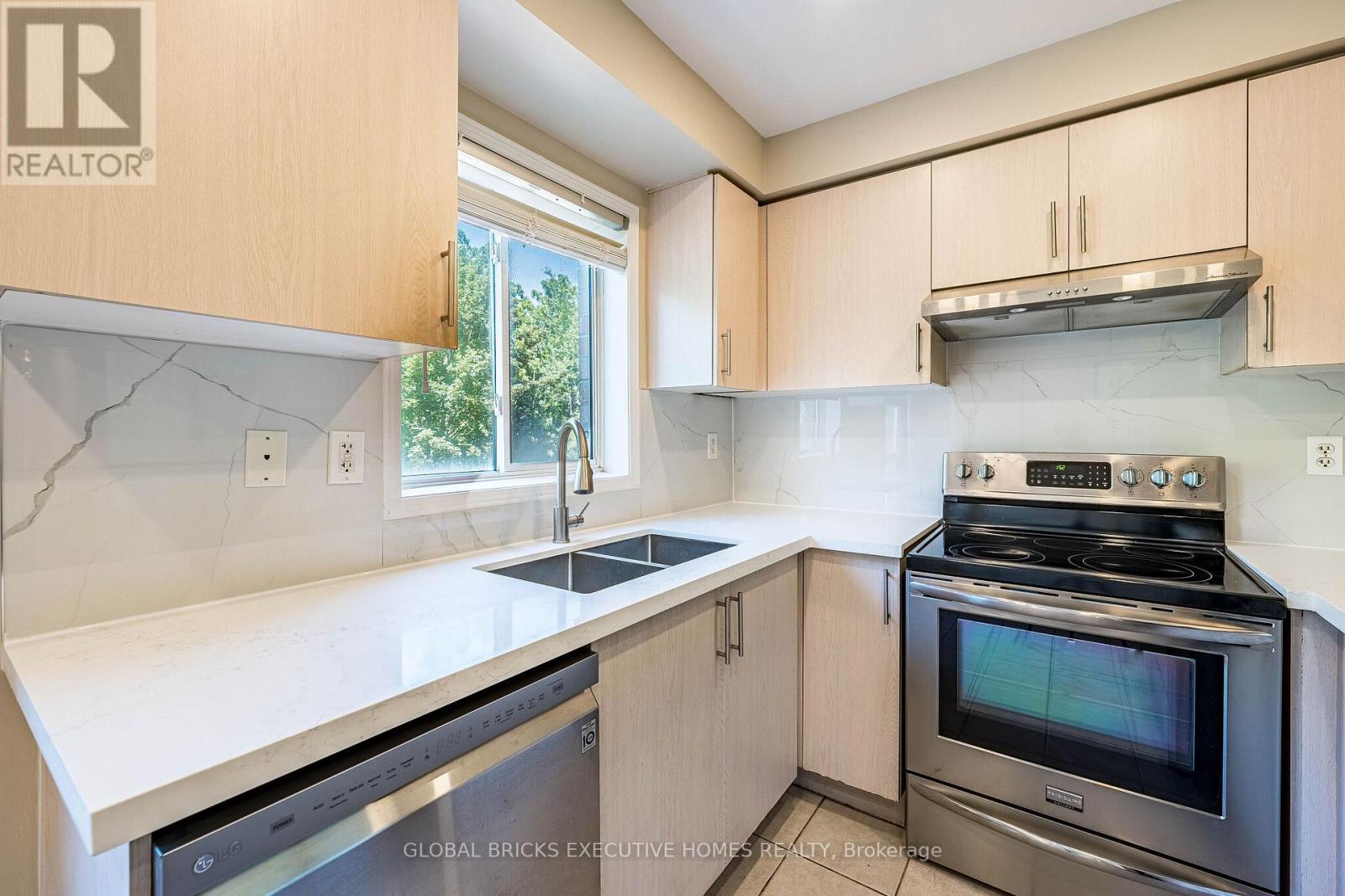 124 Conn Smythe Drive, Toronto, Ontario  M1J 3P5 - Photo 8 - E13501942
