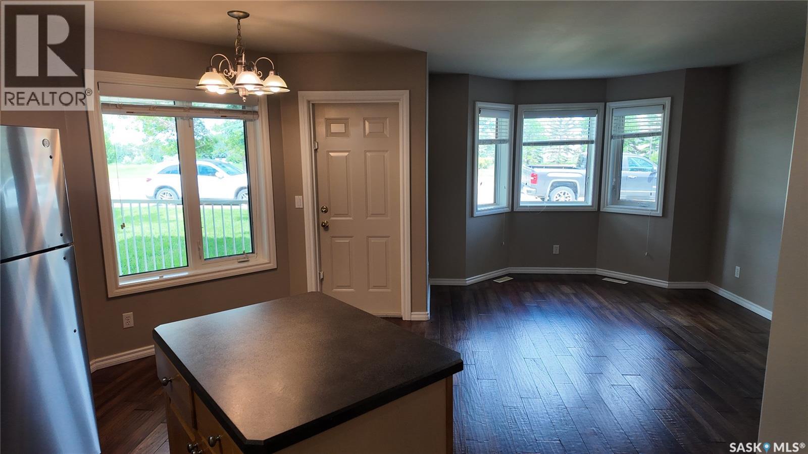 3241 Woodhams Drive E, Regina, Saskatchewan  S4V 3A2 - Photo 3 - SK040826