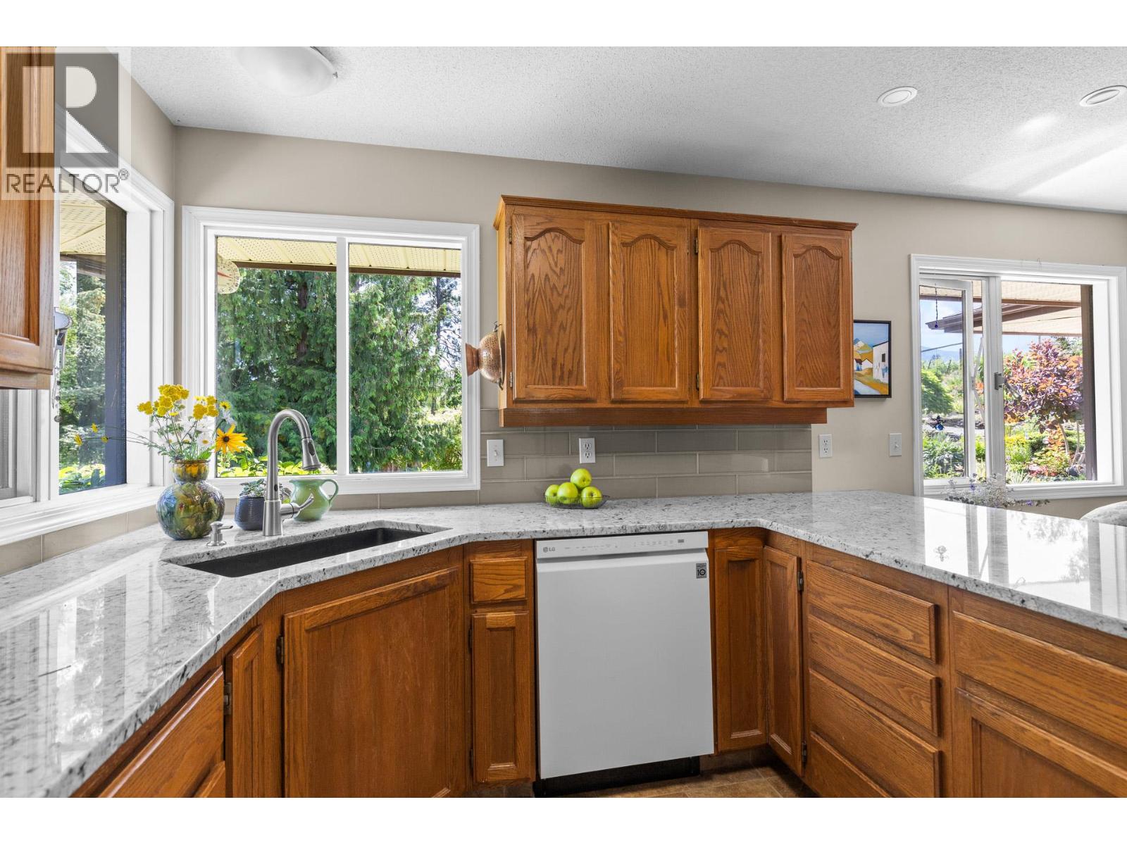 3885 Spiers Road, Kelowna, British Columbia  V1W 4B2 - Photo 31 - 10392804