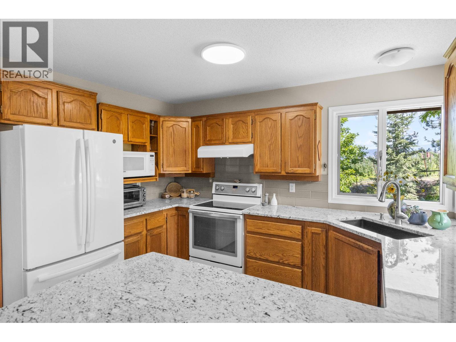 3885 Spiers Road, Kelowna, British Columbia  V1W 4B2 - Photo 32 - 10392804