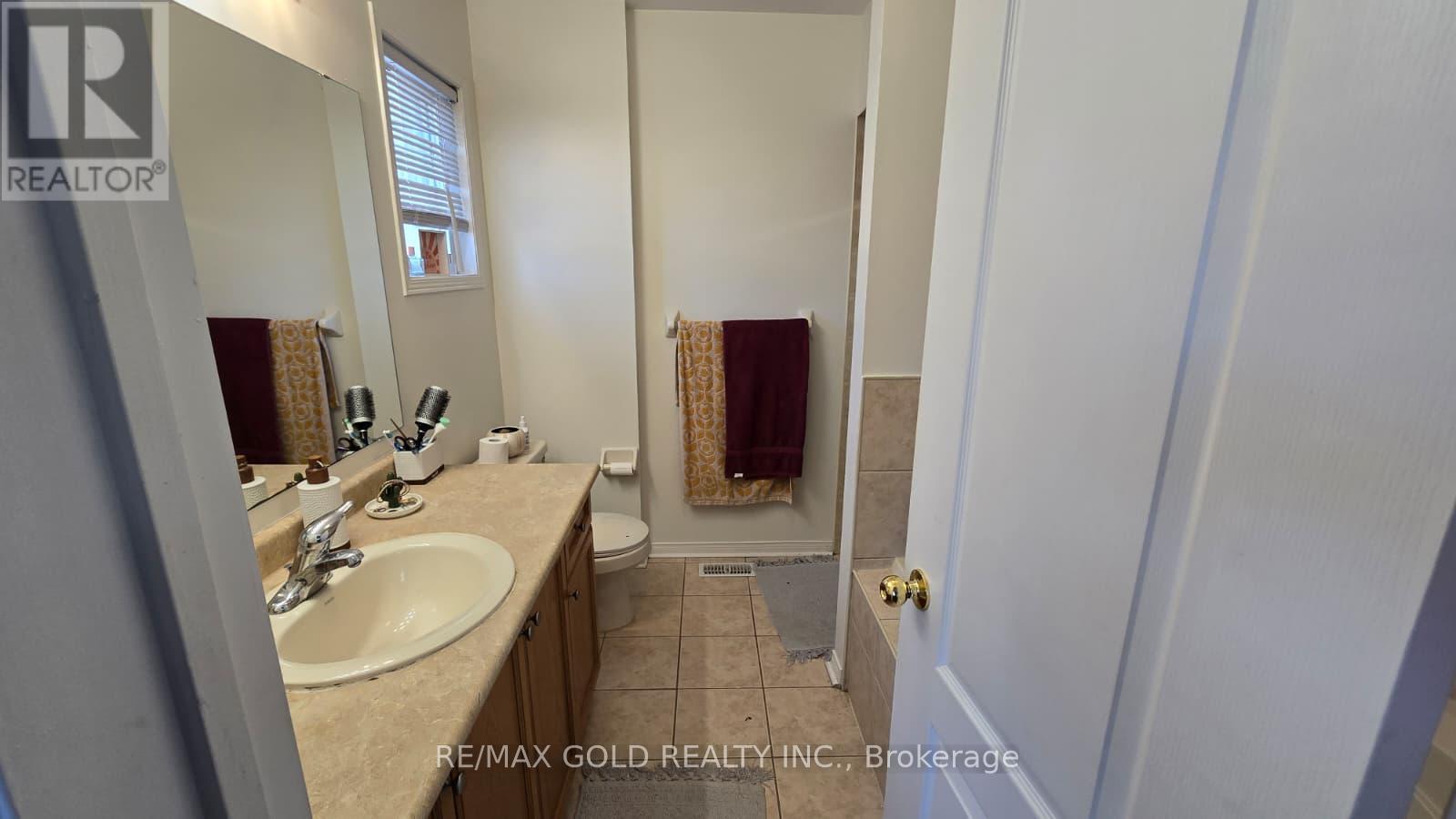 50 Hollingsworth Circle, Brampton, Ontario  L7A 0J7 - Photo 11 - W13502028