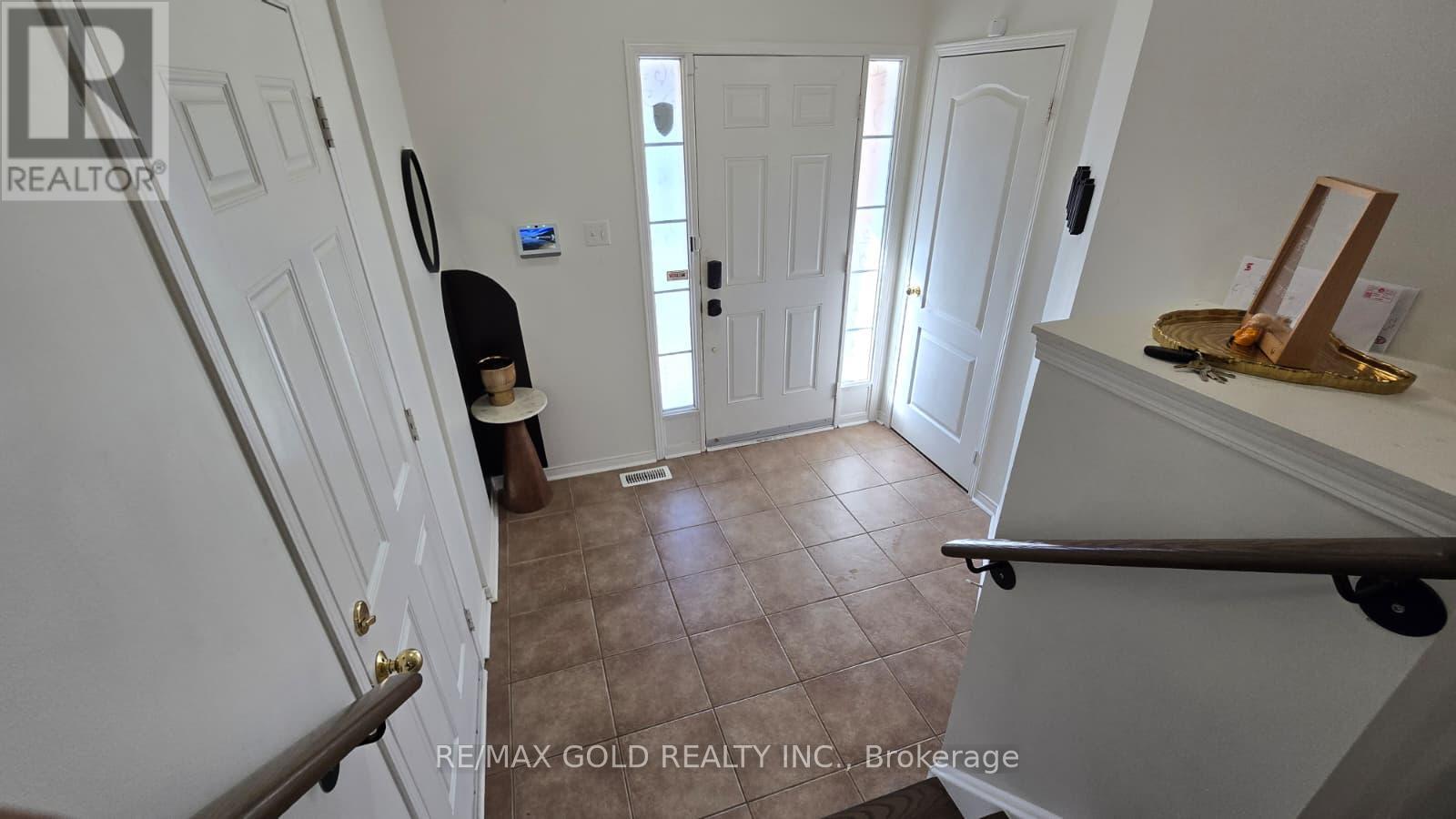 50 Hollingsworth Circle, Brampton, Ontario  L7A 0J7 - Photo 2 - W13502028