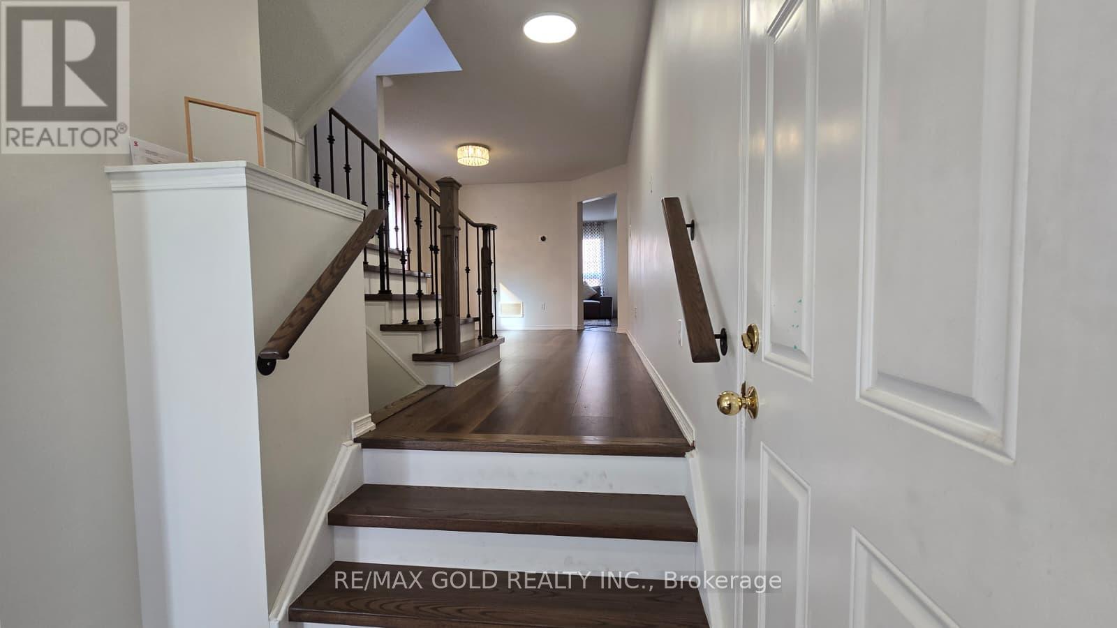50 Hollingsworth Circle, Brampton, Ontario  L7A 0J7 - Photo 3 - W13502028