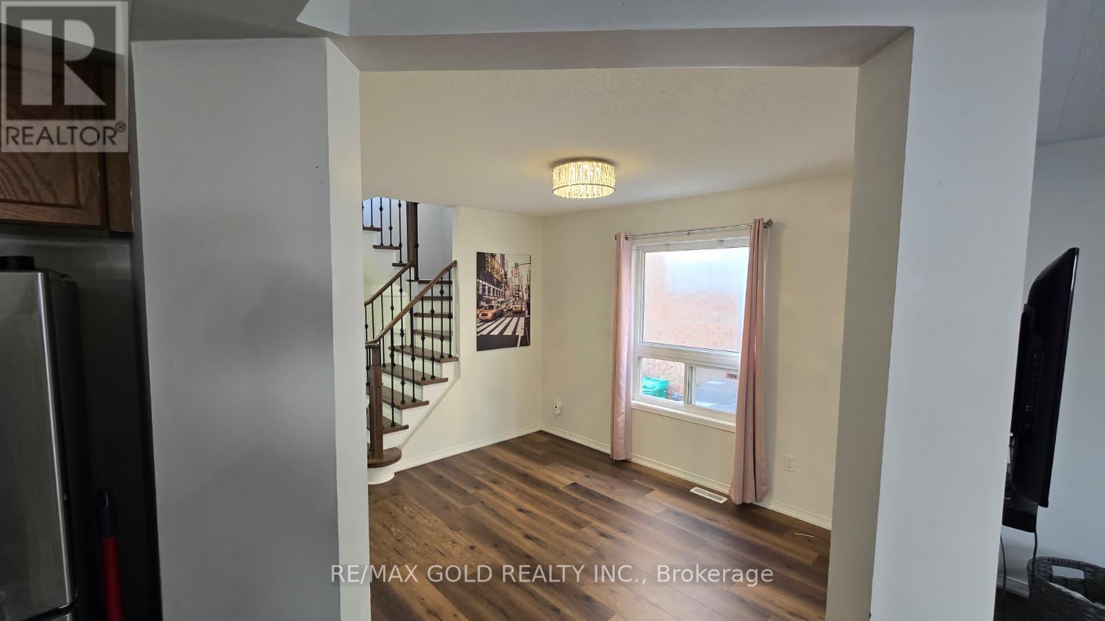 50 Hollingsworth Circle, Brampton, Ontario  L7A 0J7 - Photo 4 - W13502028