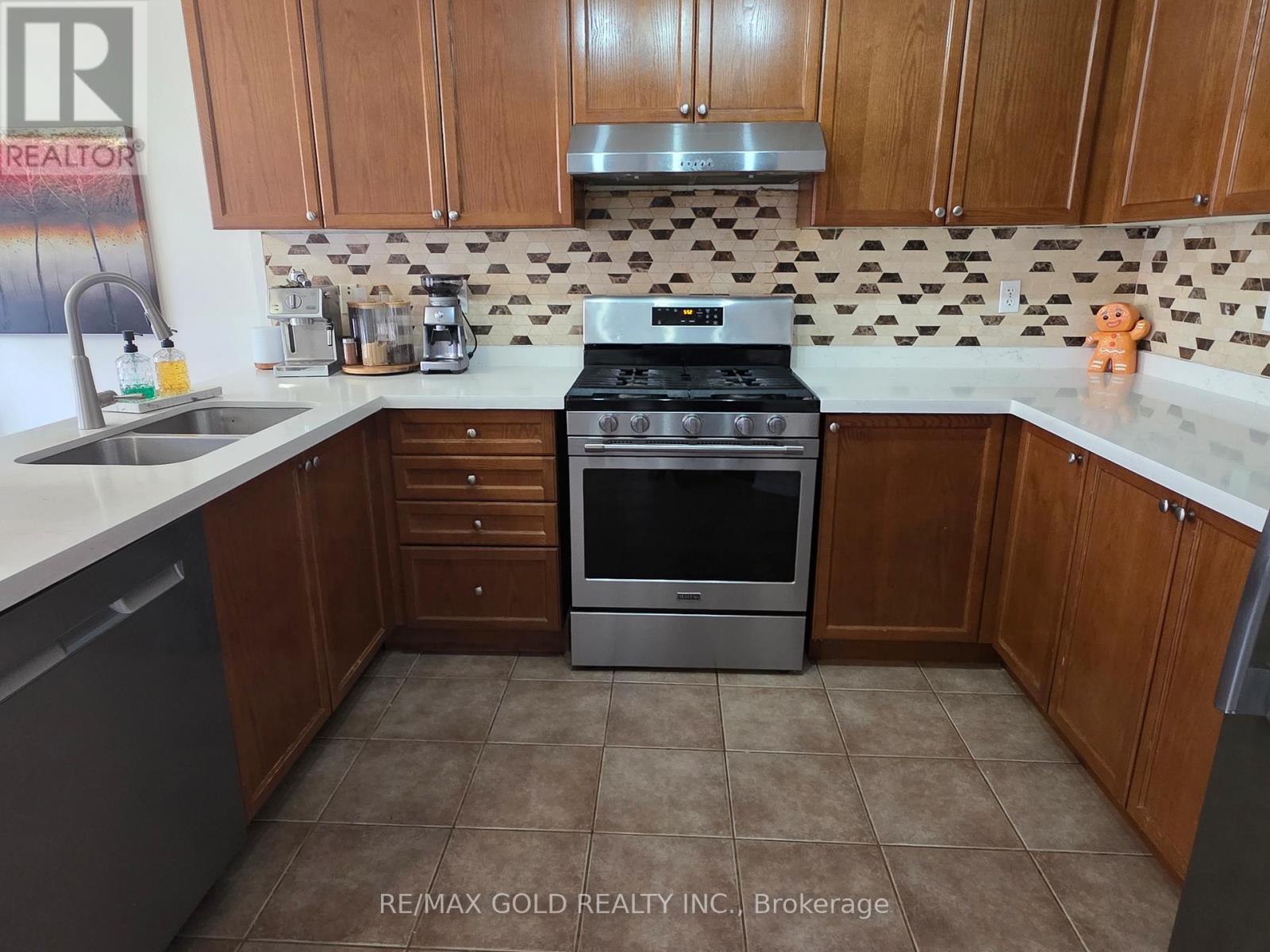 50 Hollingsworth Circle, Brampton, Ontario  L7A 0J7 - Photo 5 - W13502028