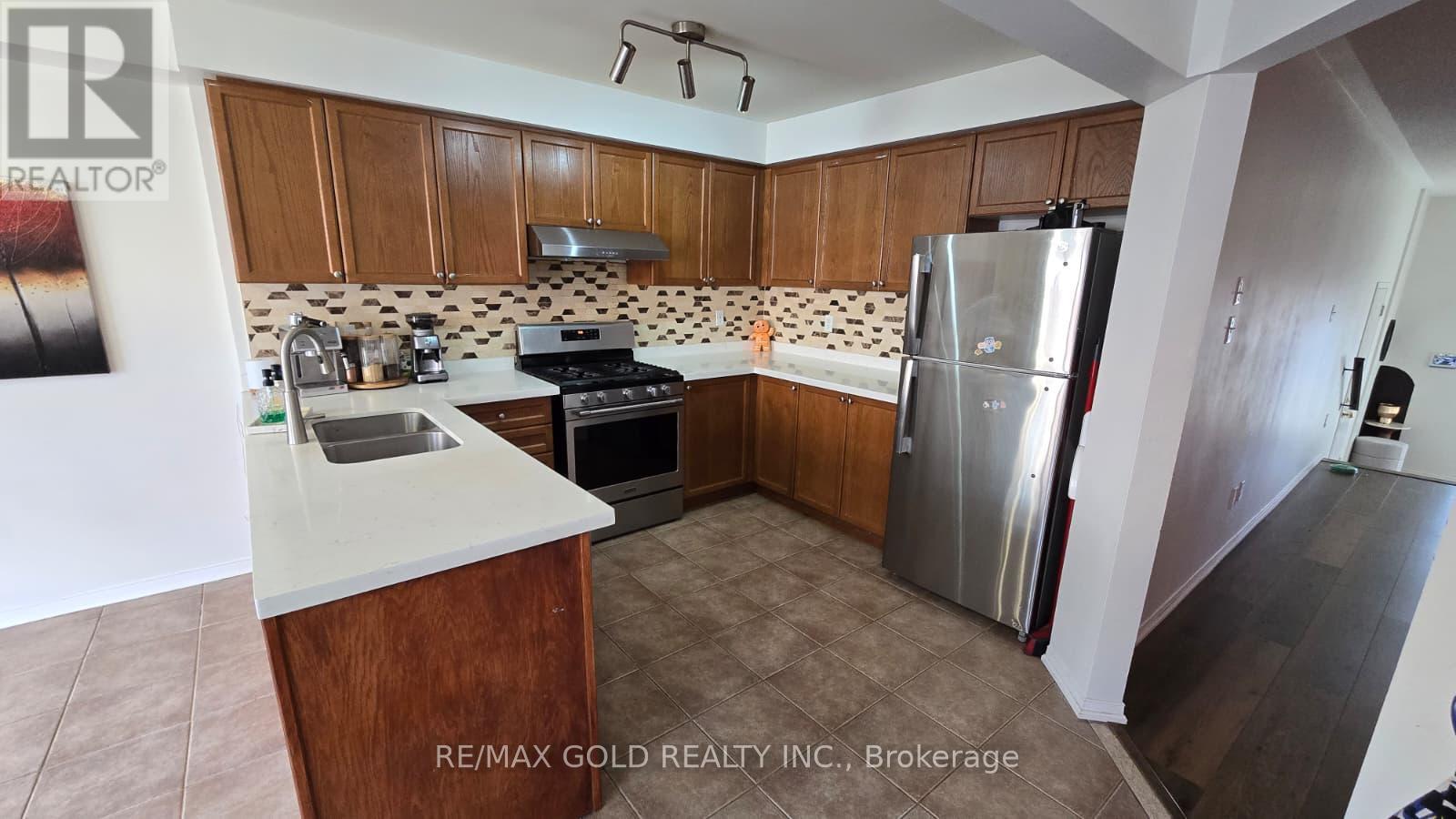 50 Hollingsworth Circle, Brampton, Ontario  L7A 0J7 - Photo 6 - W13502028