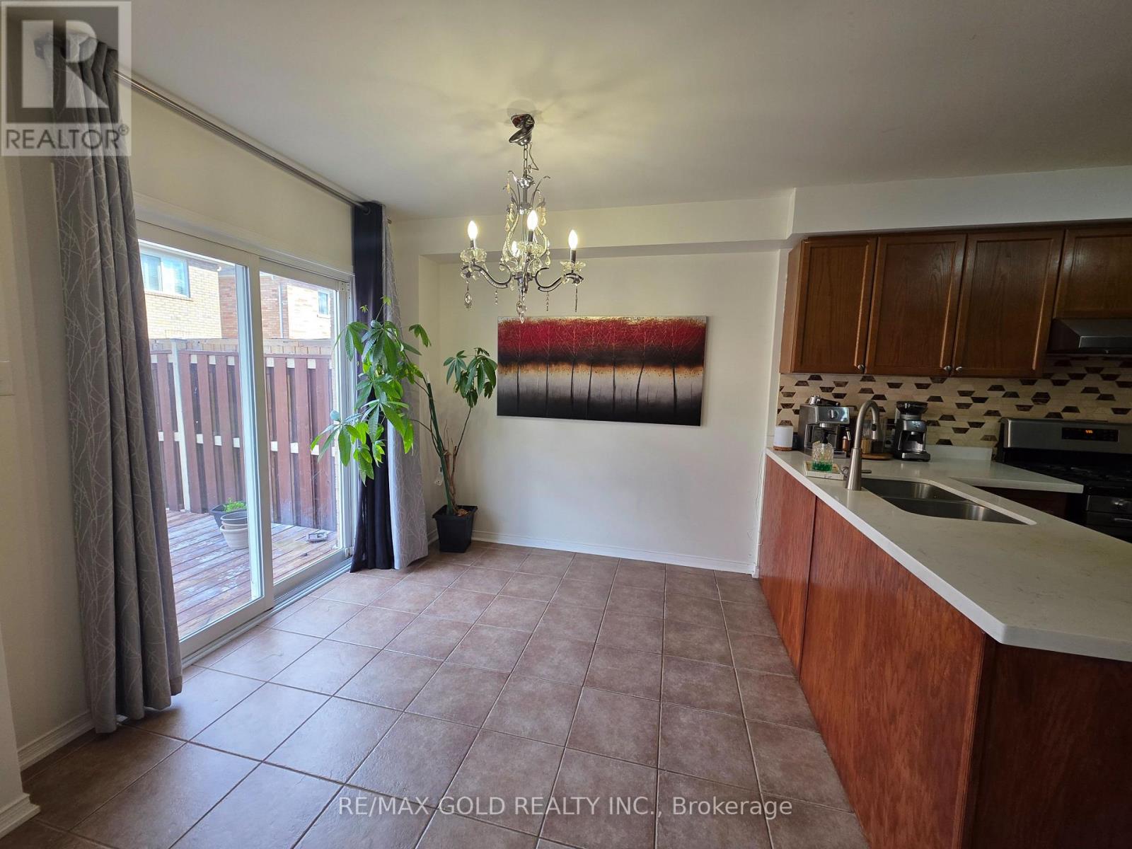 50 Hollingsworth Circle, Brampton, Ontario  L7A 0J7 - Photo 7 - W13502028
