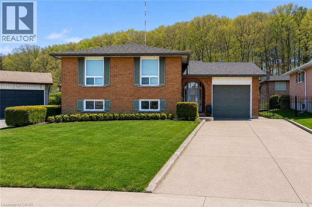 134 Marcella Crescent Unit# B, Hamilton, Ontario L8K 6G3 - Photo 2 - 40843802