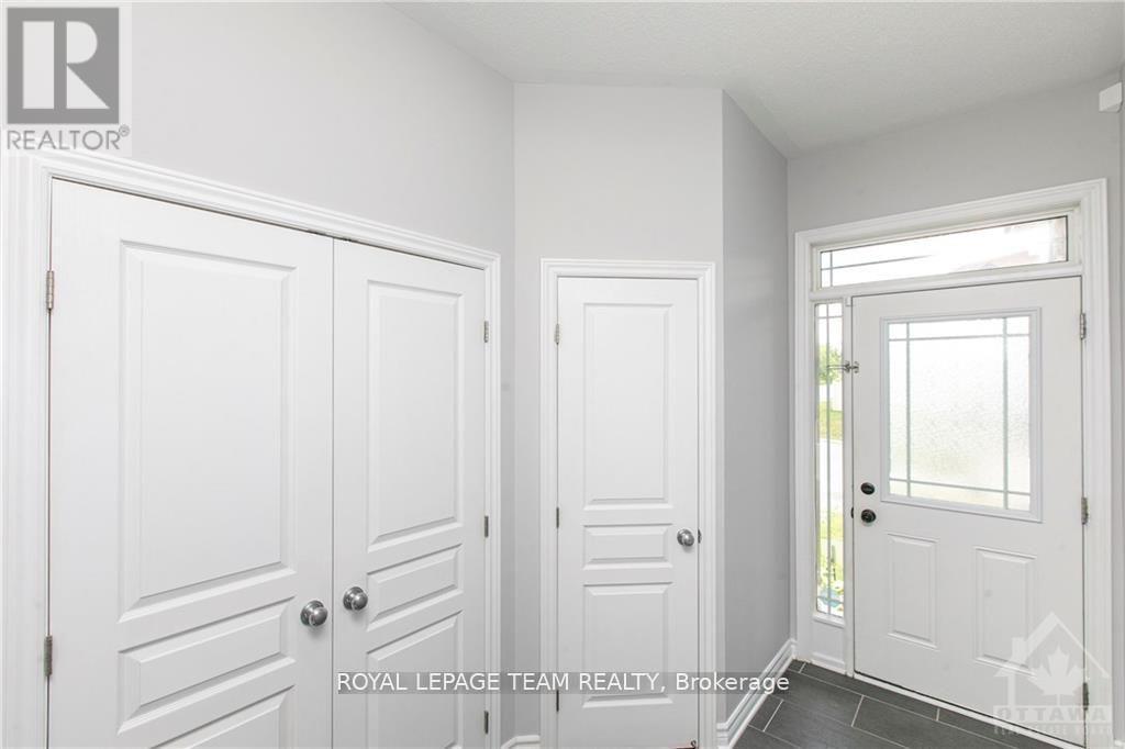257 Gossamer Street, Ottawa, Ontario  K1W 0B2 - Photo 2 - X13502180