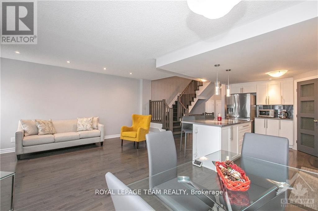 257 Gossamer Street, Ottawa, Ontario  K1W 0B2 - Photo 4 - X13502180
