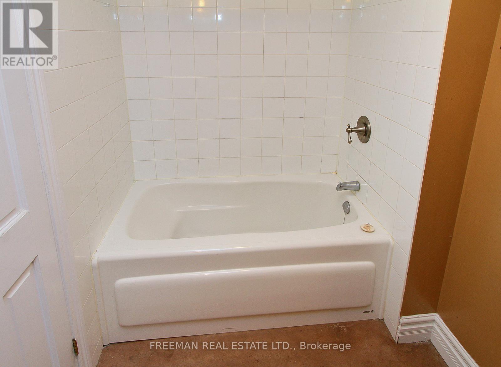 Lower - 27 Rossmore Road W, Toronto, Ontario  M6G 2M6 - Photo 10 - C13502138