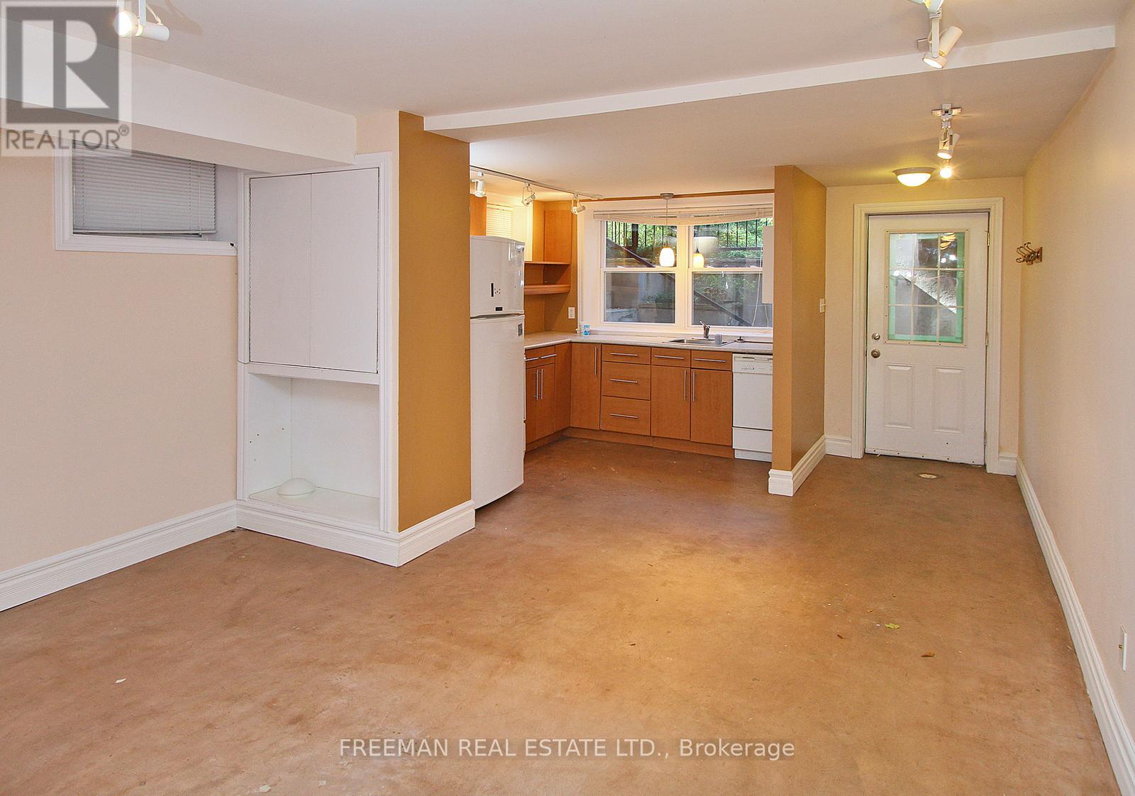 Lower - 27 Rossmore Road W, Toronto, Ontario  M6G 2M6 - Photo 2 - C13502138