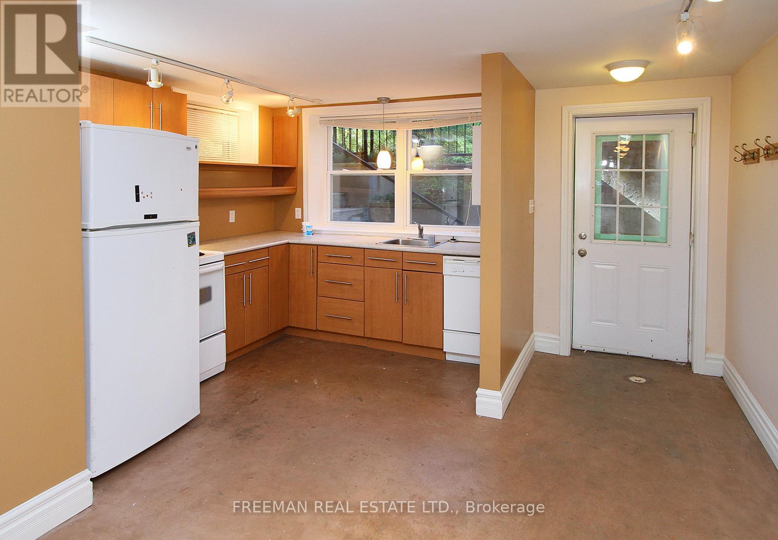 Lower - 27 Rossmore Road W, Toronto, Ontario  M6G 2M6 - Photo 3 - C13502138