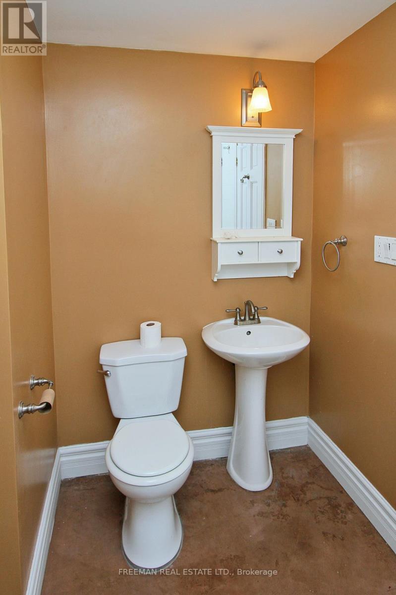 Lower - 27 Rossmore Road W, Toronto, Ontario  M6G 2M6 - Photo 5 - C13502138