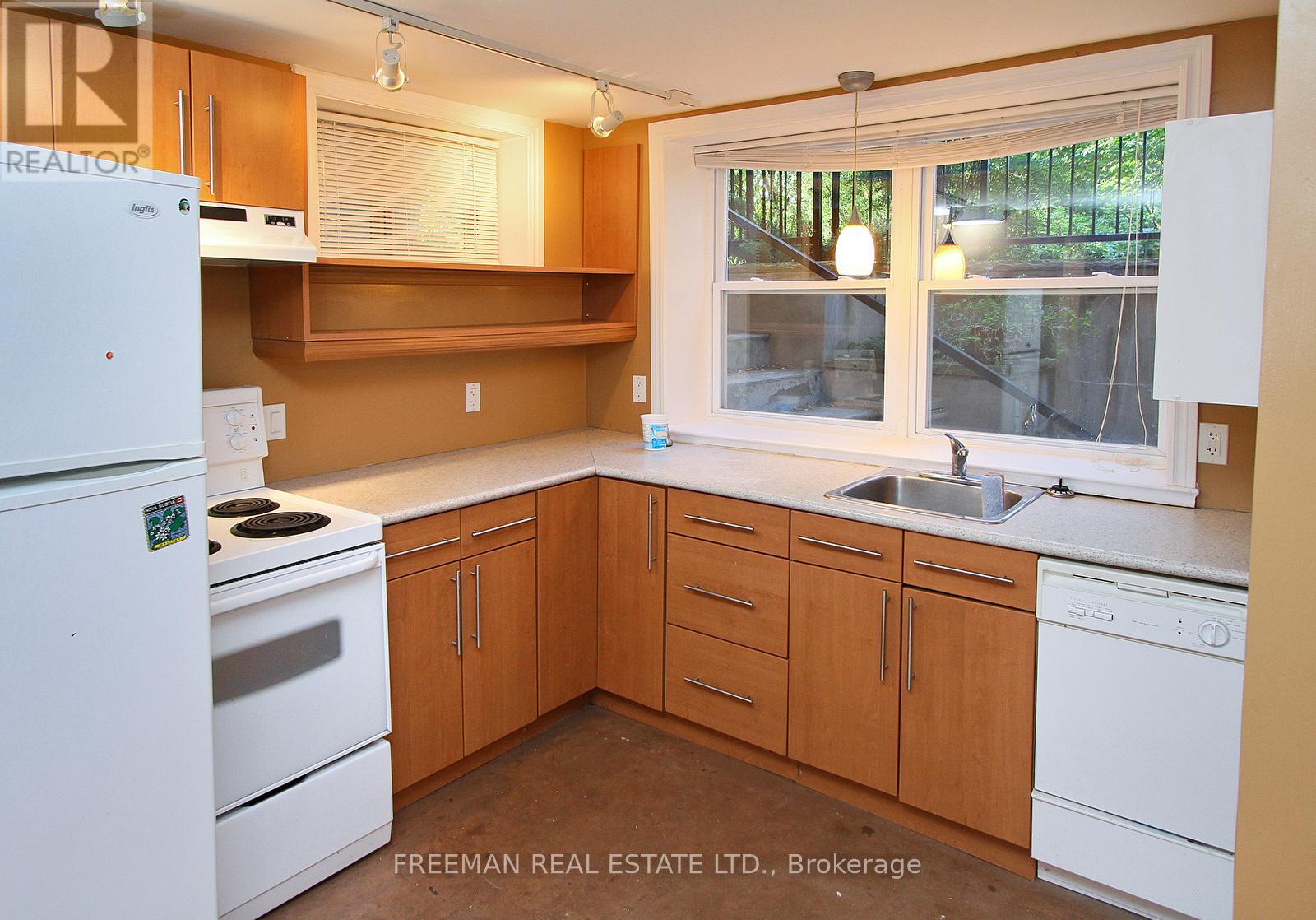 Lower - 27 Rossmore Road W, Toronto, Ontario  M6G 2M6 - Photo 6 - C13502138