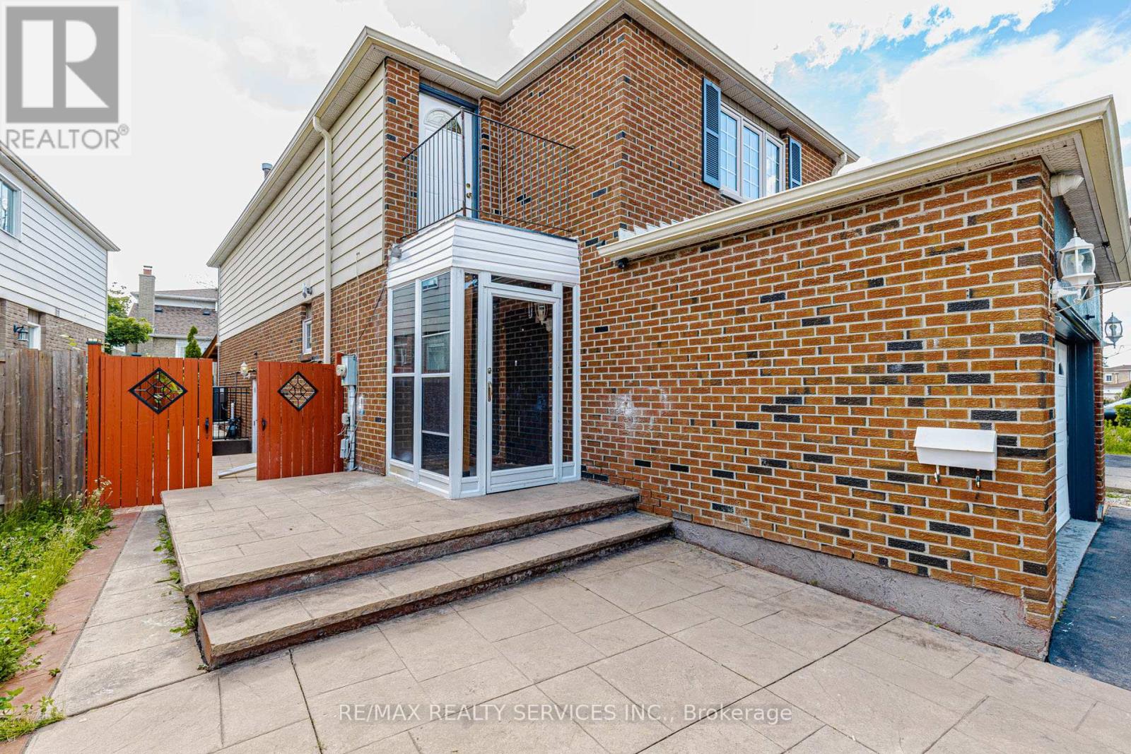 67 Morton Way, Brampton, Ontario  L6Y 2P4 - Photo 2 - W13488928