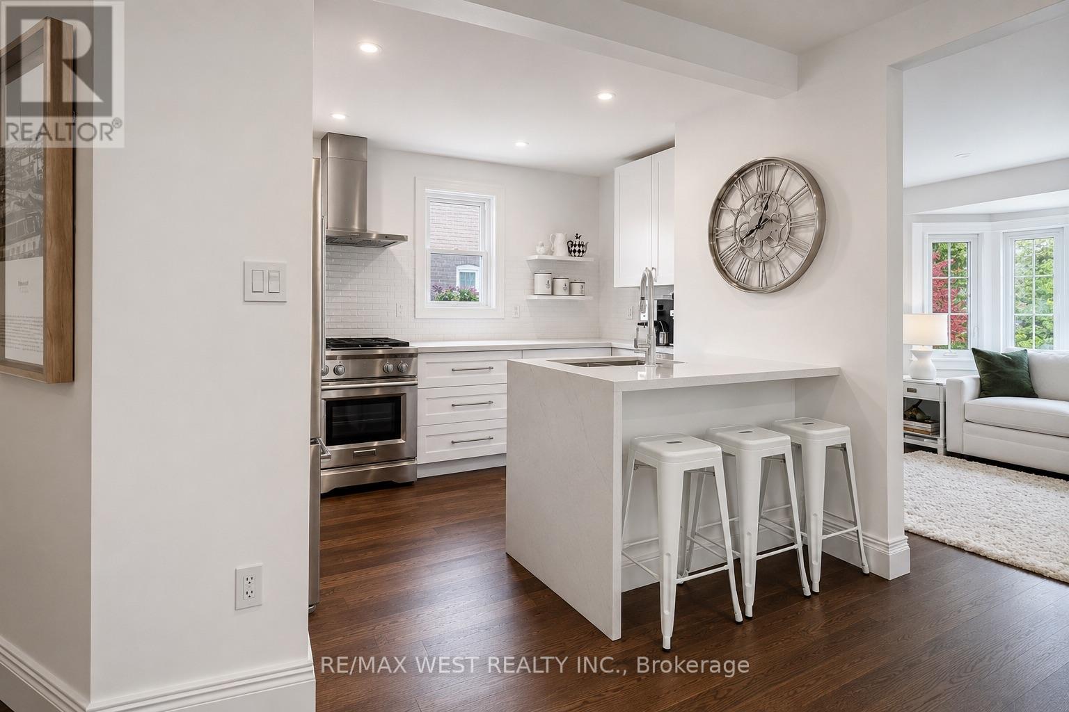 12 Brentwood Road S, Toronto, Ontario  M8Z 3N2 - Photo 3 - W13208198
